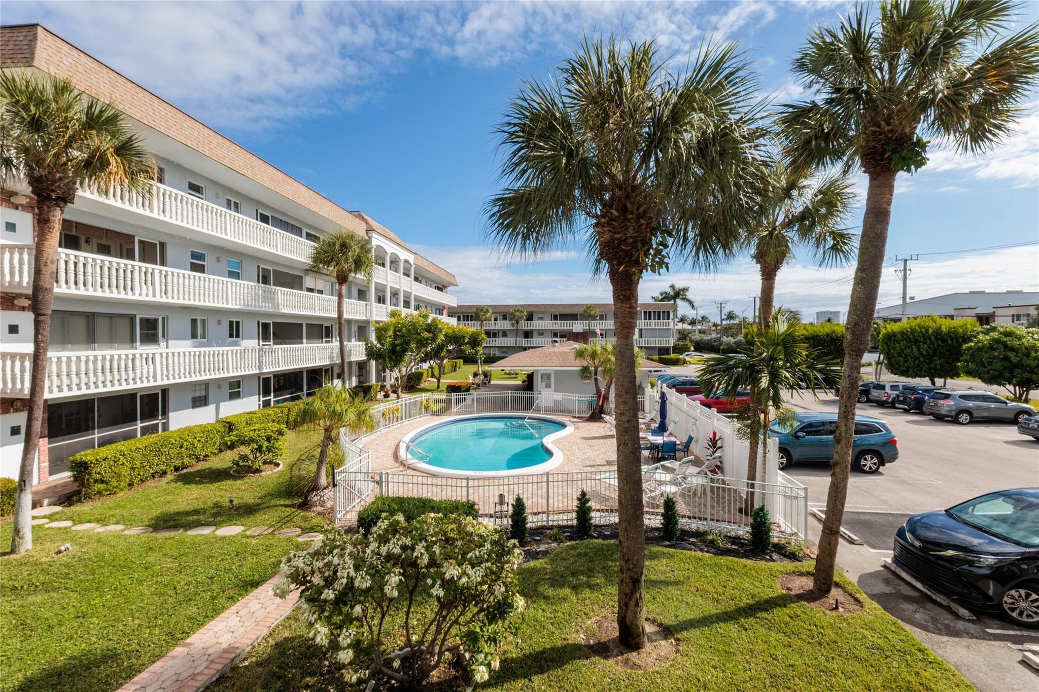 490 SE 19th Avenue 203, Pompano Beach, FL 33060 — photo 1 of 30