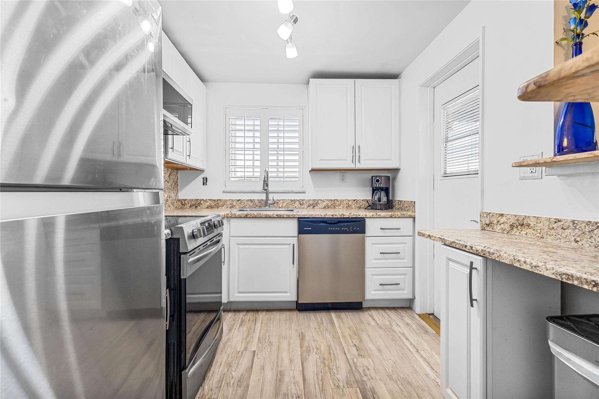 490 SE 19th Avenue 203, Pompano Beach, FL 33060 — photo 11 of 30