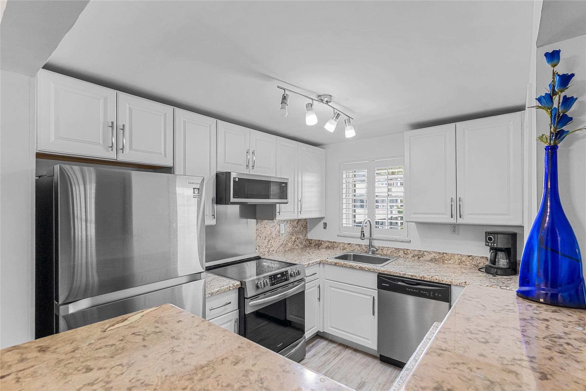 490 SE 19th Avenue 203, Pompano Beach, FL 33060 — photo 12 of 30