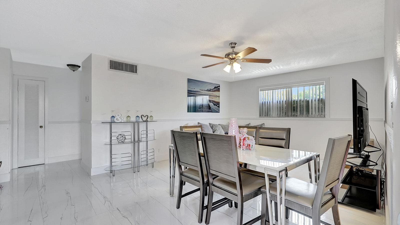 Condominium in North Lauderdale — photo 3 of 21