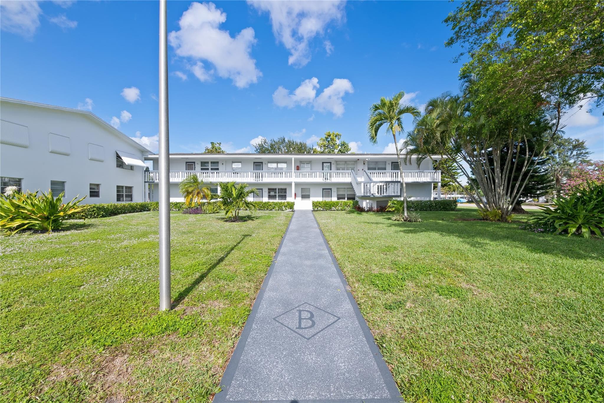 39 Prescott B 39, Deerfield Beach, FL 33442 — photo 1 of 19