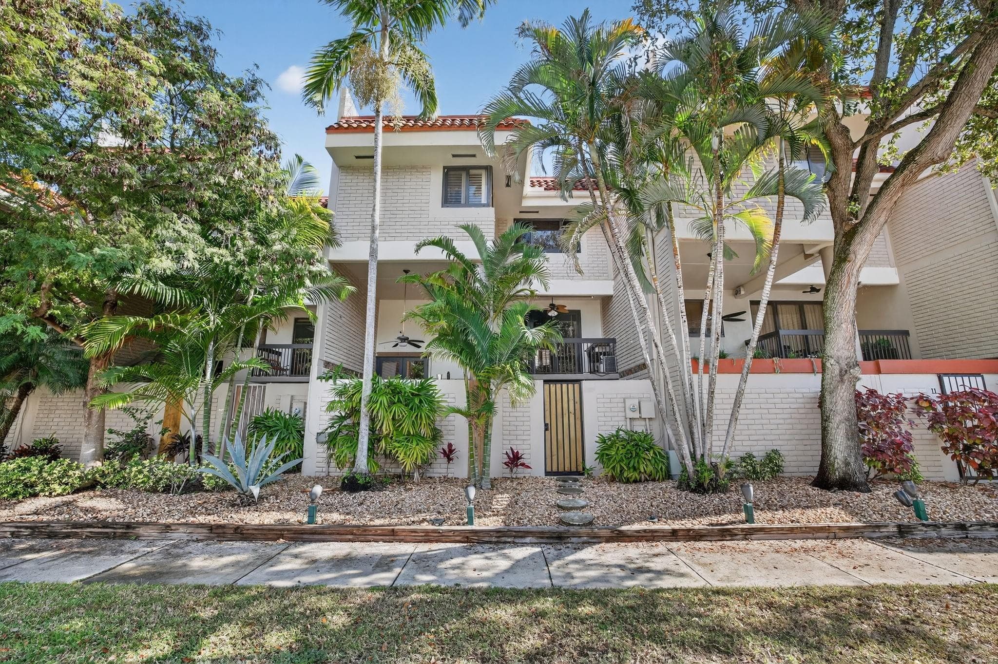 1401 NE 9th Street 13, Fort Lauderdale, FL 33304 — photo 1 of 65