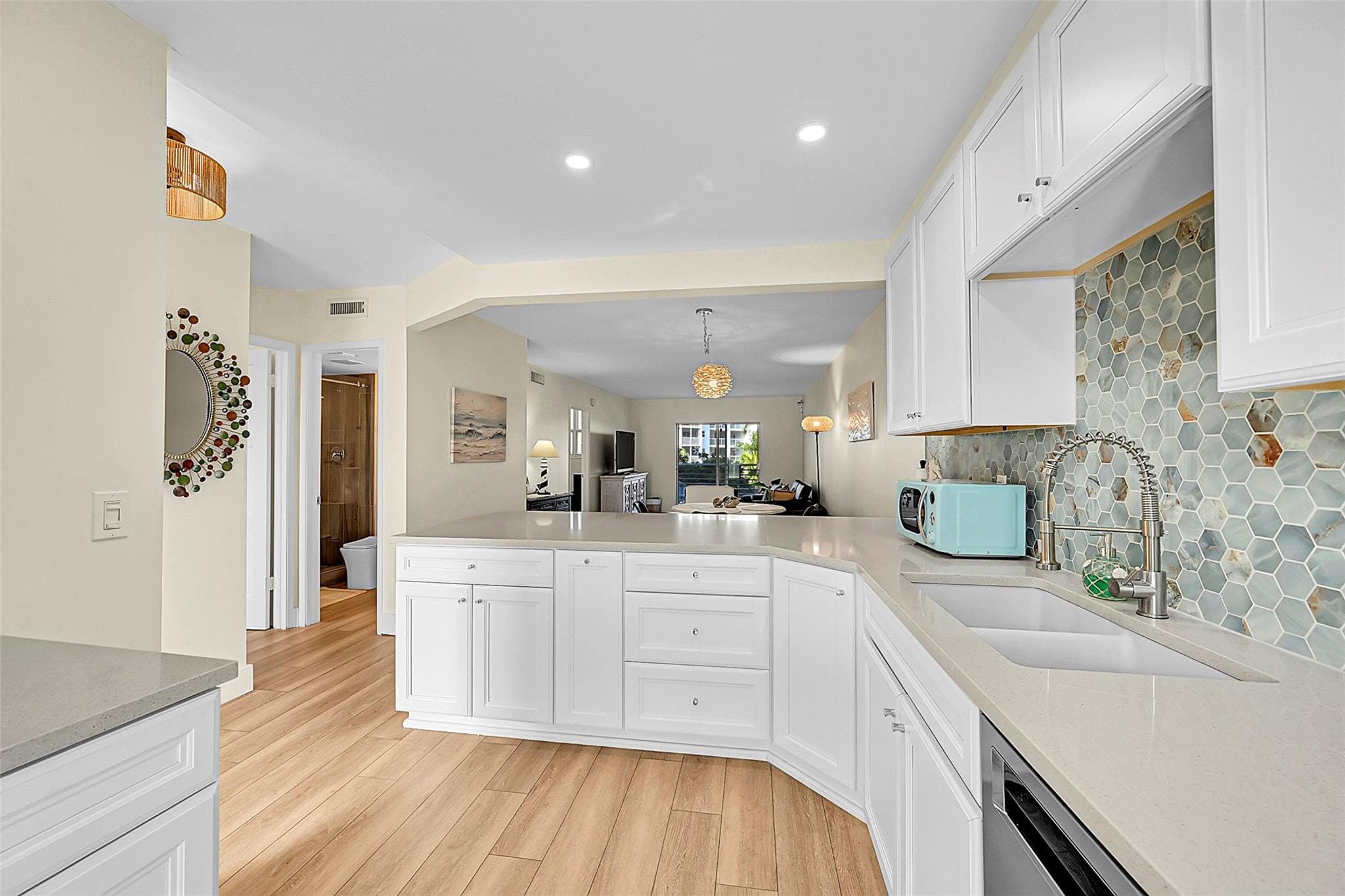 2731 NE 14th St Causeway 421, Pompano Beach, FL 33062 — photo 2 of 33