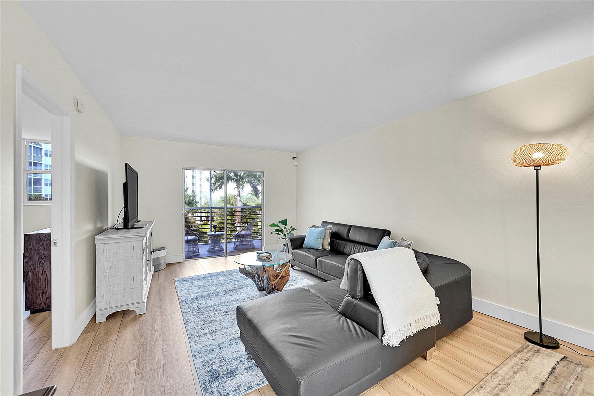 2731 NE 14th St Causeway 421, Pompano Beach, FL 33062 — photo 9 of 33