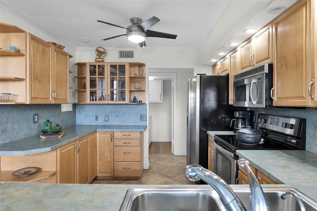 105 Lake Emerald Drive 711, Oakland Park, FL 33309 — photo 13 of 40