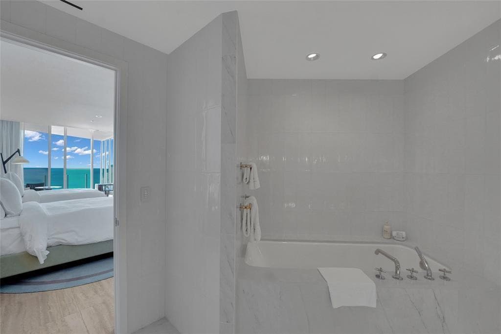 525 N Fort Lauderdale Beach Boulevard 1204, Fort Lauderdale, FL 33304 — photo 11 of 44