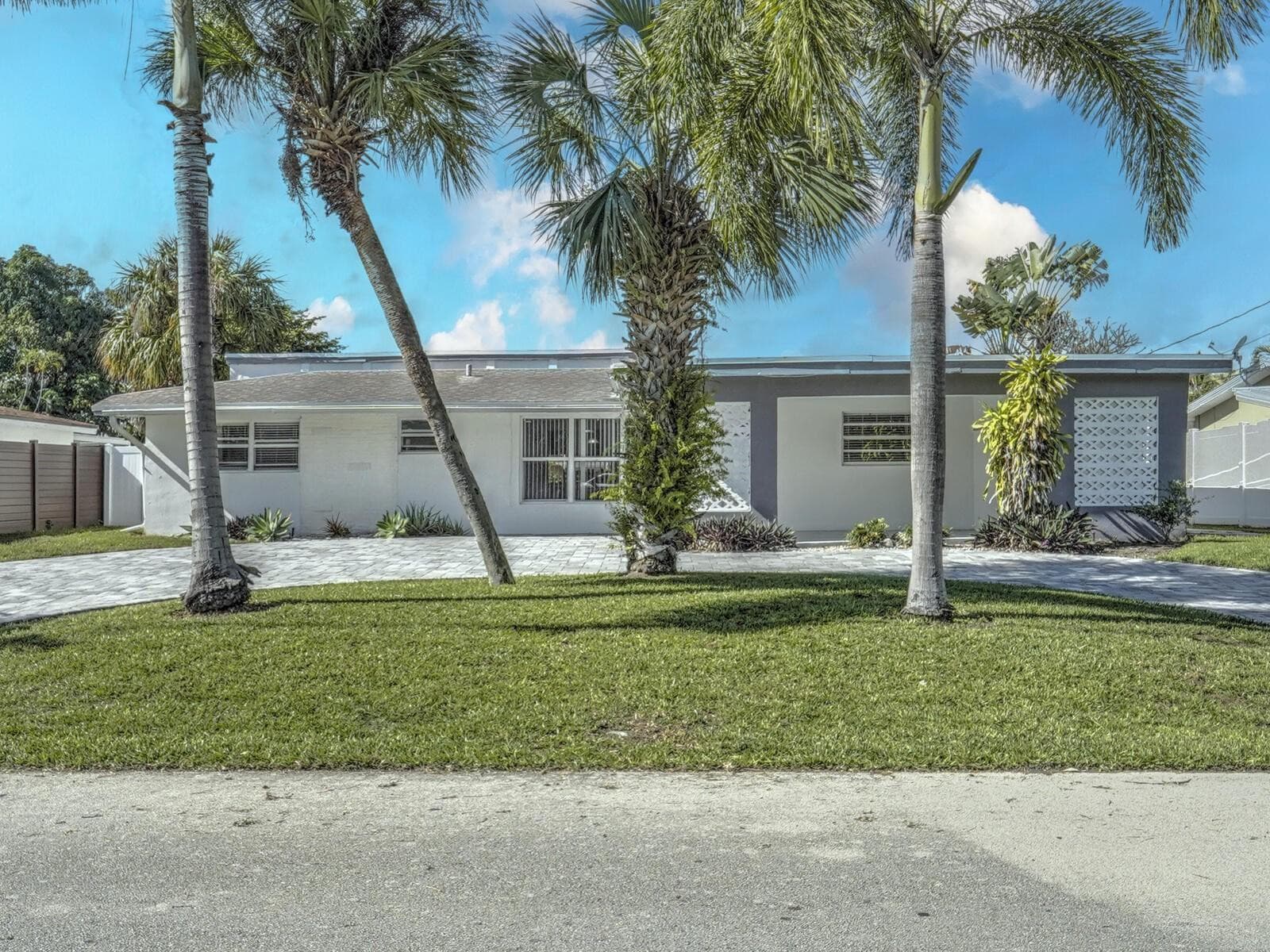 1621 SW 3rd Avenue, Pompano Beach, FL 33060 — photo 4 of 20