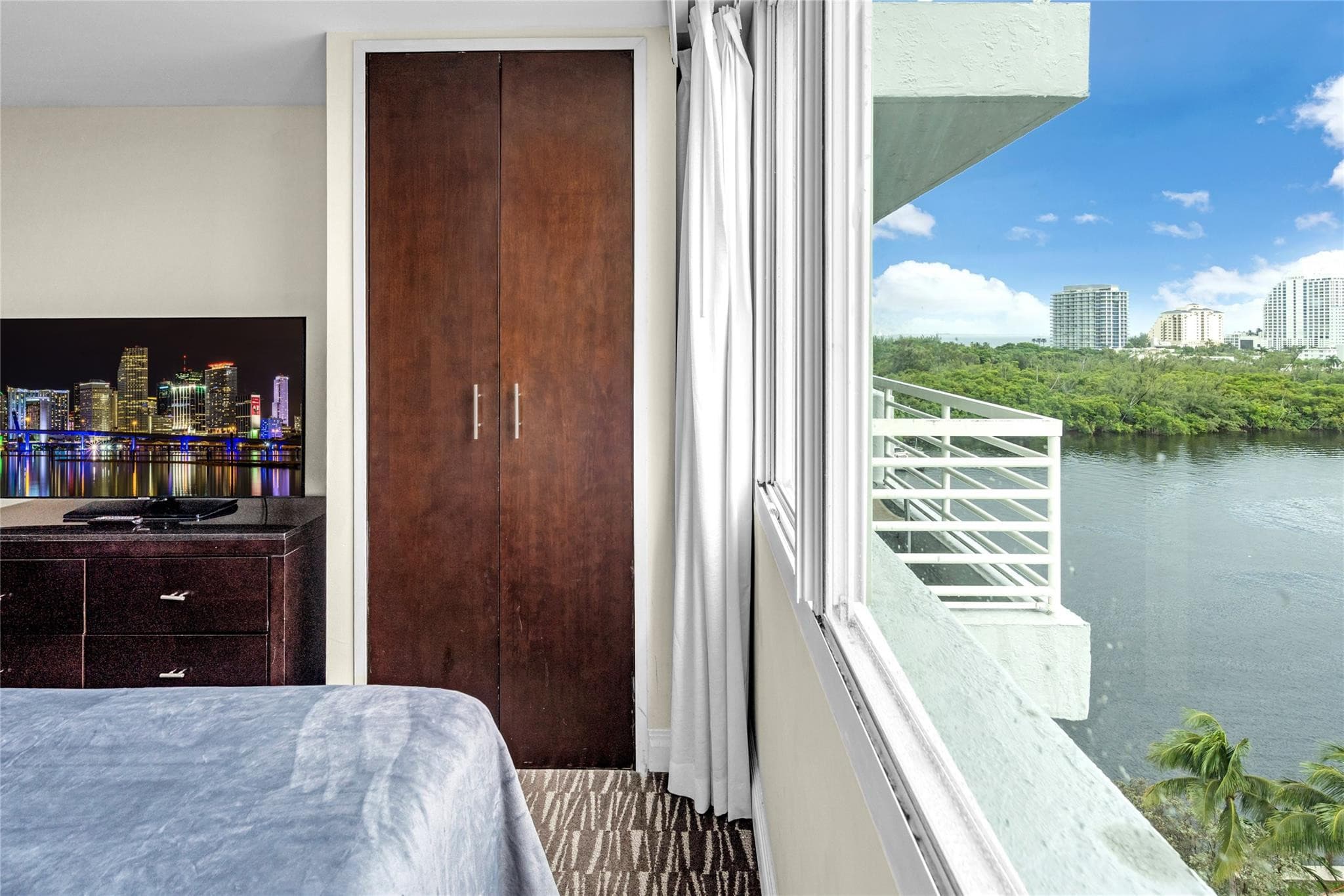 2670 E Sunrise Boulevard 903, Fort Lauderdale, FL 33304 — photo 31 of 74