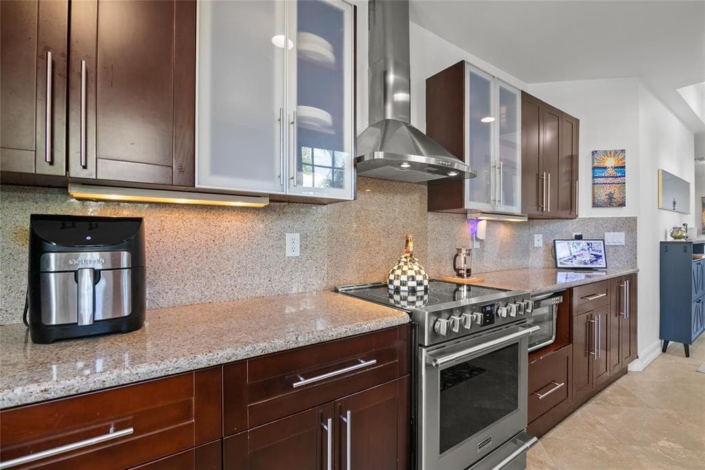 732 NE 15th Avenue, Fort Lauderdale, FL 33304 — photo 10 of 48