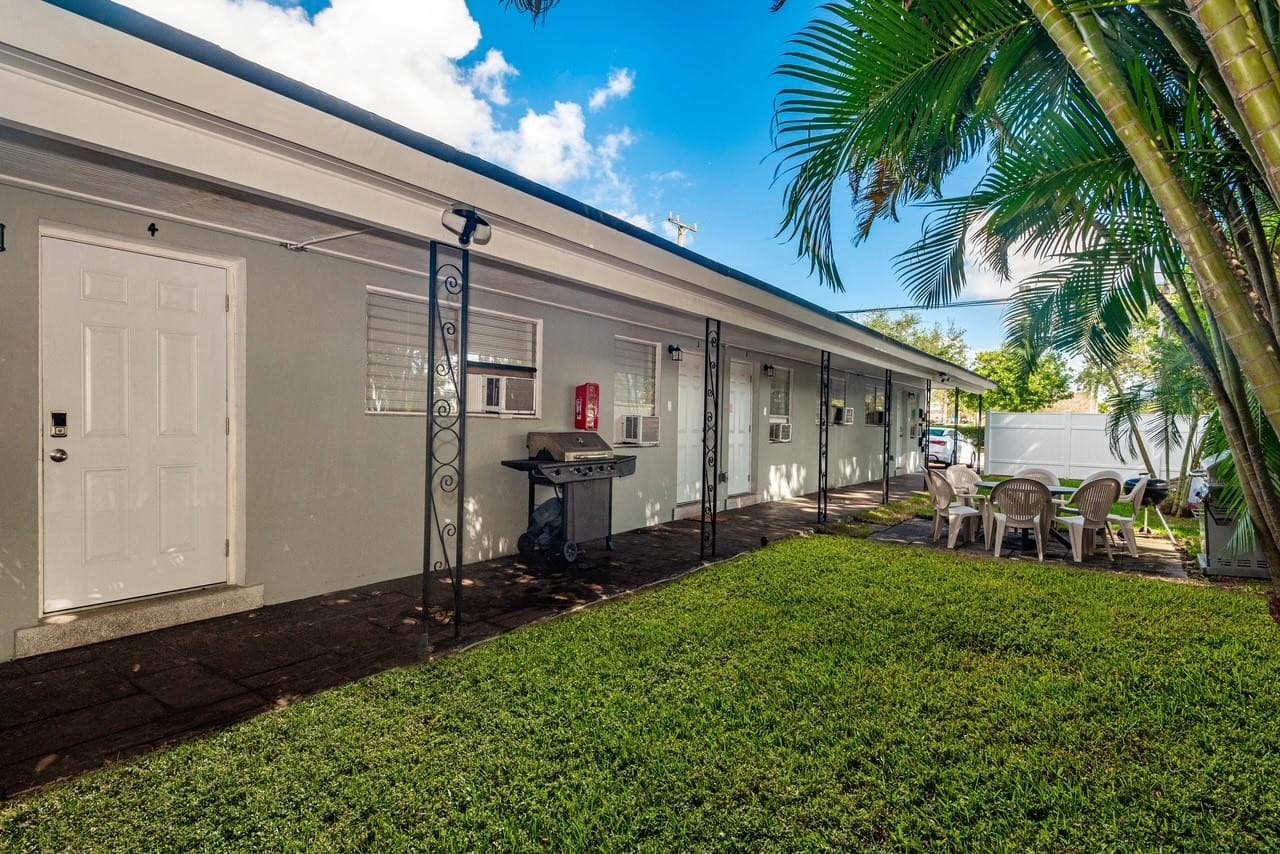1017 NE 14th Avenue, Fort Lauderdale, FL 33304 — photo 4 of 52