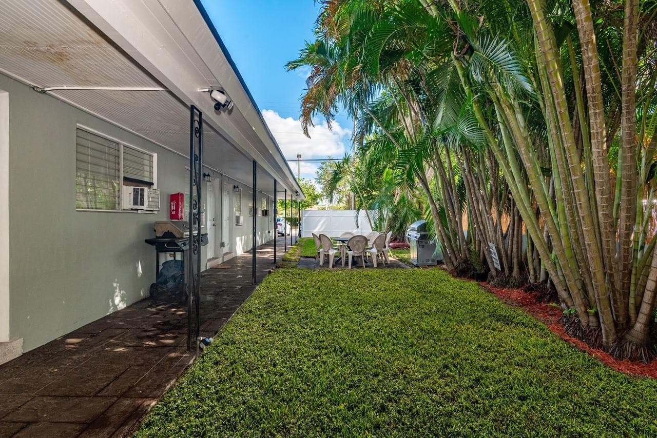 1017 NE 14th Avenue, Fort Lauderdale, FL 33304 — photo 6 of 52