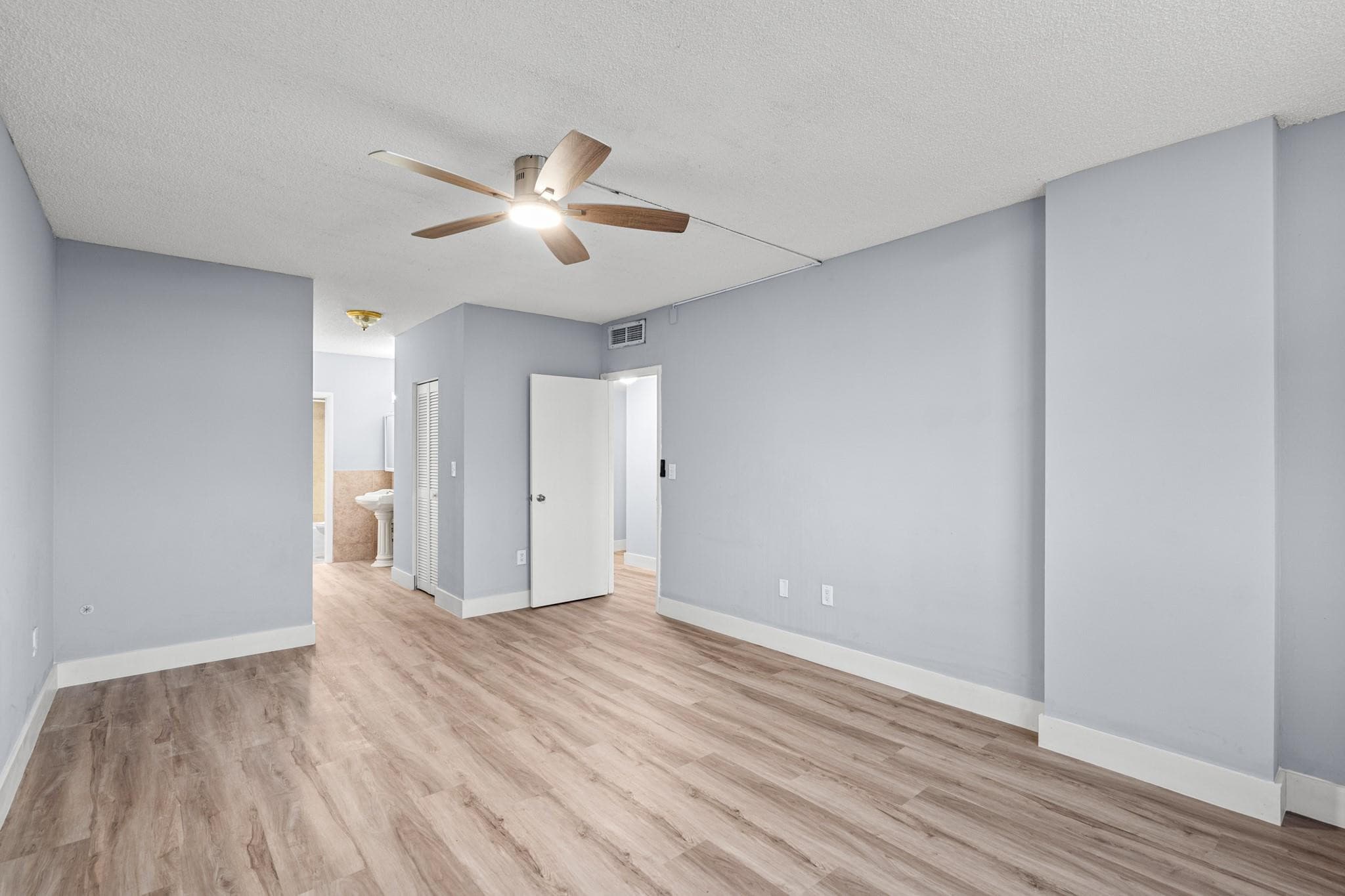 500 Bayview Drive 2023, Sunny Isles Beach, FL 33160 — photo 16 of 46