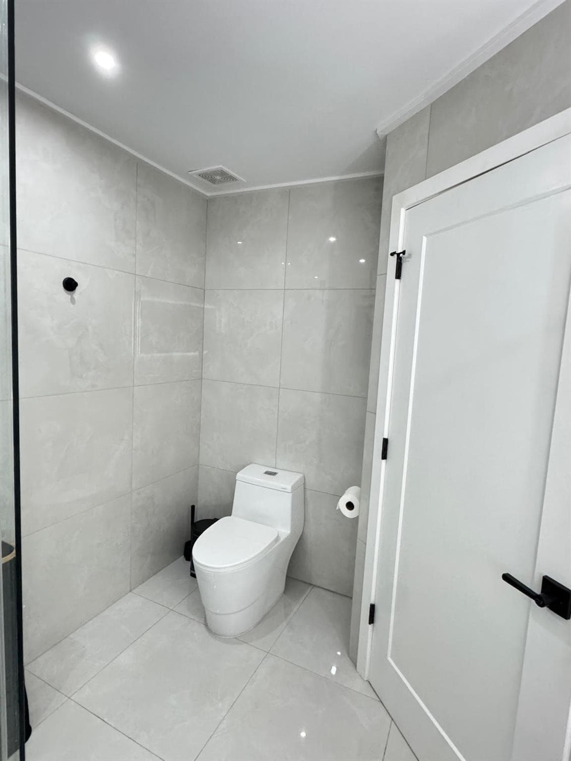 8455 NW 190th Terrace, Hialeah, FL 33015 — photo 14 of 23