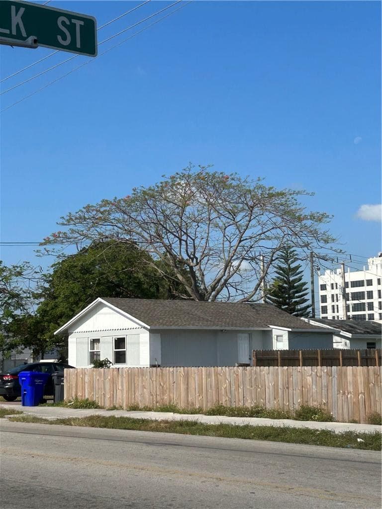 136 N 24th Avenue, Hollywood, FL 33020 — photo 27 of 31