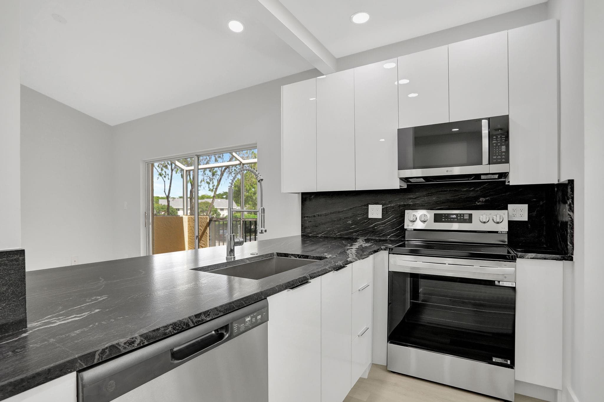 660 Cypress Club Way D11, Deerfield Beach, FL 33064 — photo 6 of 41