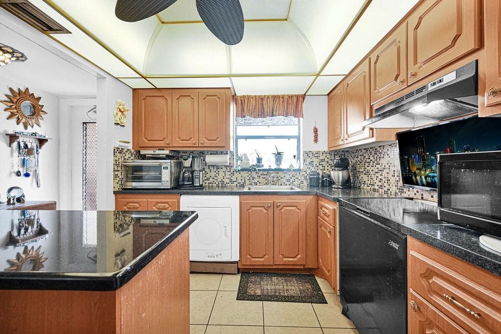10442 Sunrise Lakes Boulevard 312, Sunrise, FL 33322 — photo 24 of 46