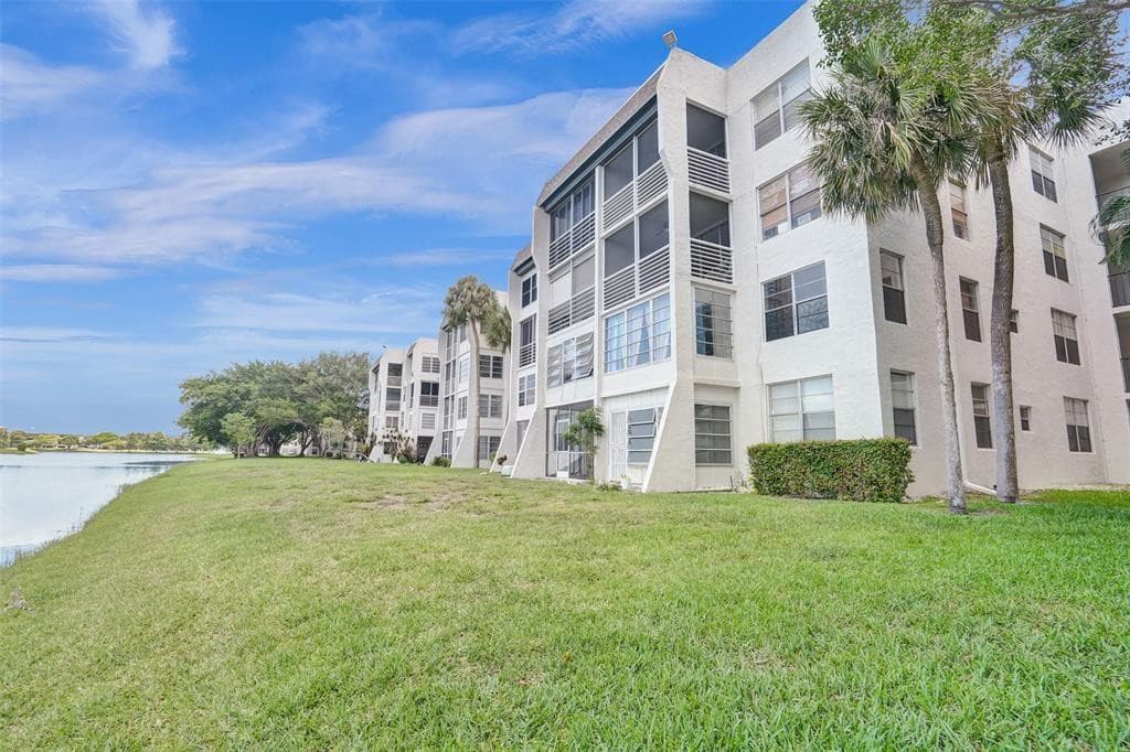 9440 Poinciana Place 101, Davie, FL 33324 — photo 23 of 30