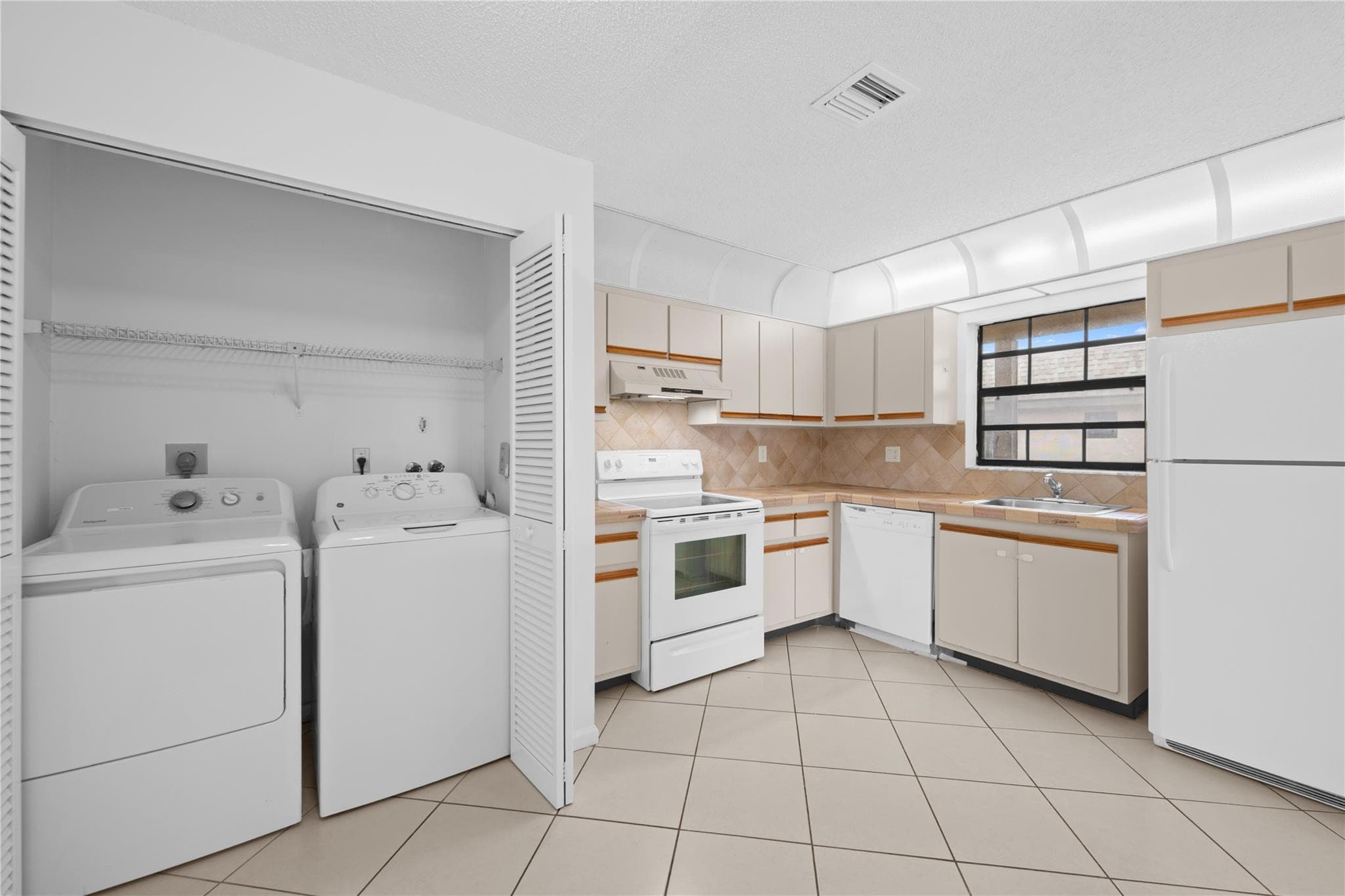3574 NW 95th Terrace 8q, Fort Lauderdale, FL 33351 — photo 3 of 25