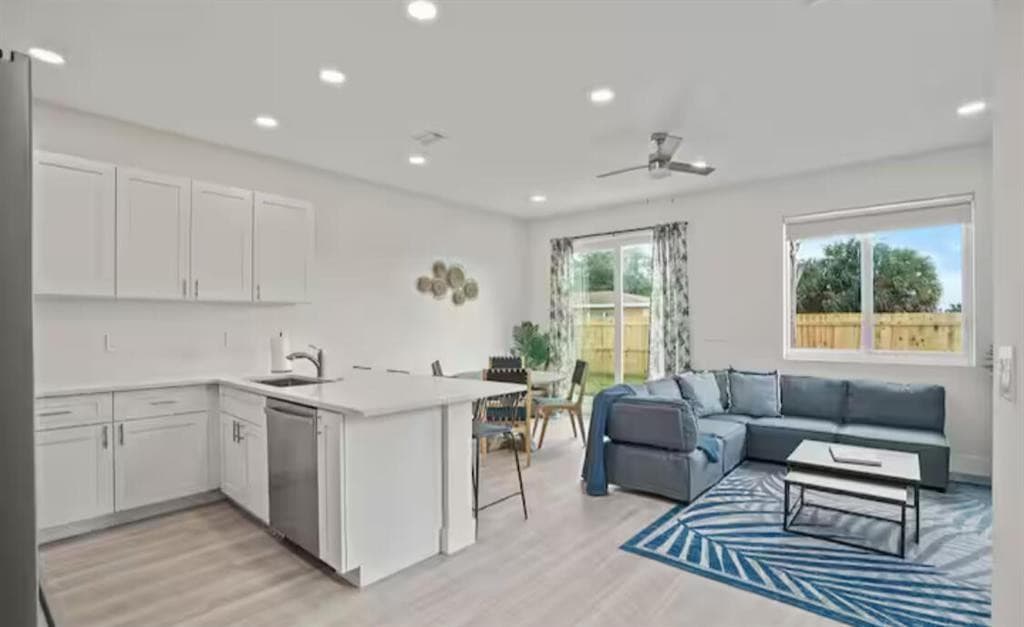 1547 W 26th Court, Riviera Beach, FL 33404 — photo 5 of 18