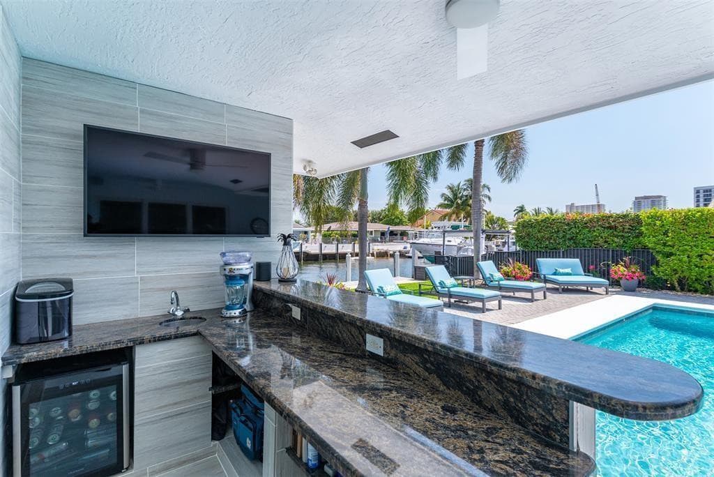 2791 NE 9th Court, Pompano Beach, FL 33062 — photo 5 of 40
