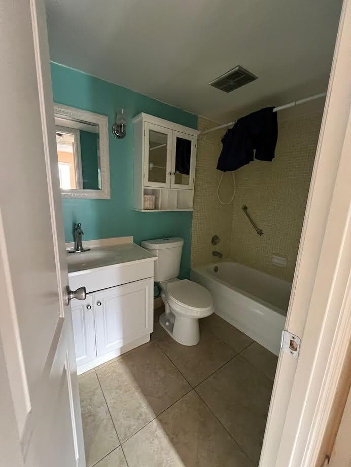 8200 Sunrise Lakes Boulevard 212, Sunrise, FL 33322 — photo 3 of 19