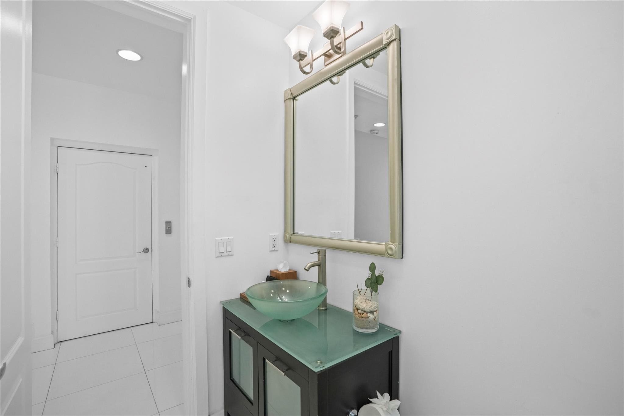 347 Oak Street B1, Hollywood, FL 33019 — photo 8 of 34