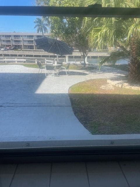 Condominium in Hallandale Beach — photo 10 of 17