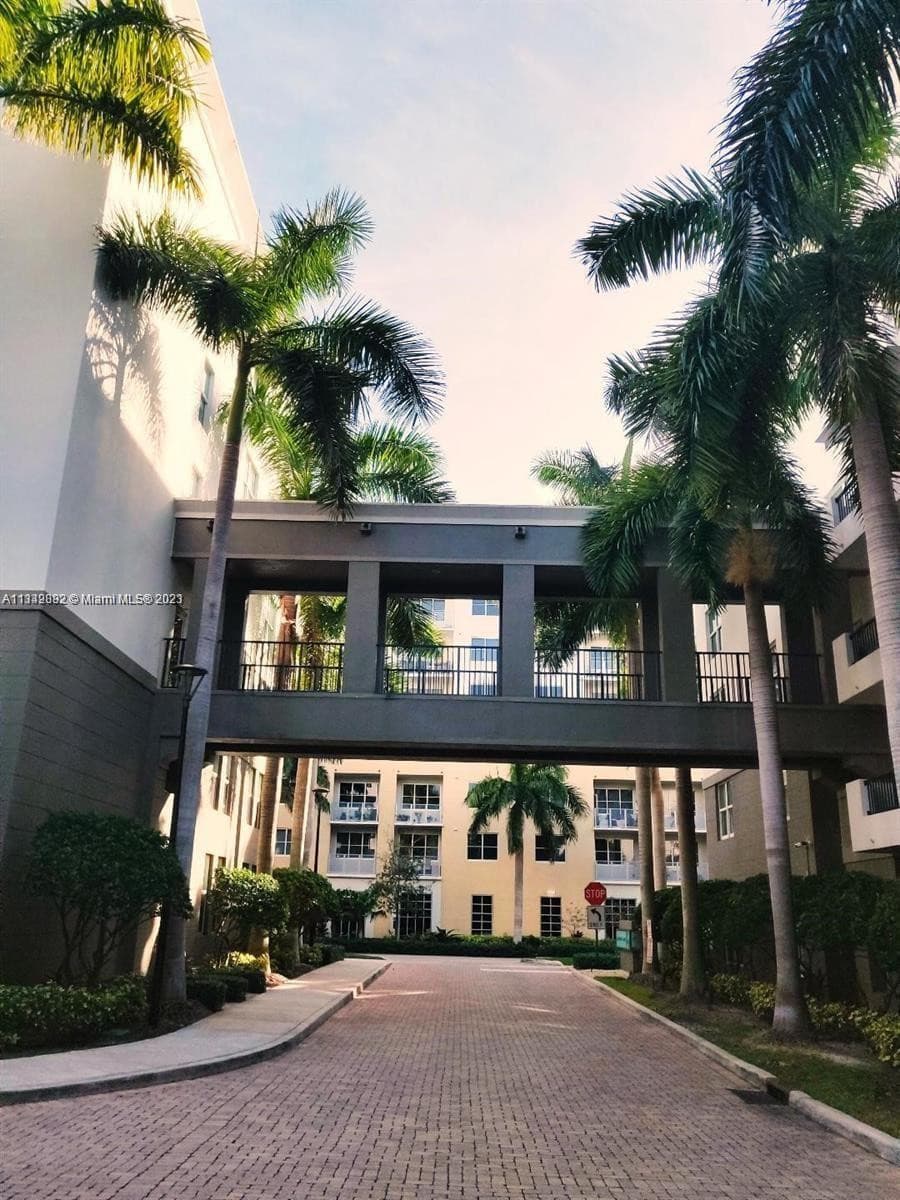 2401 NE 65th Street 608, Fort Lauderdale, FL 33308 — photo 3 of 25