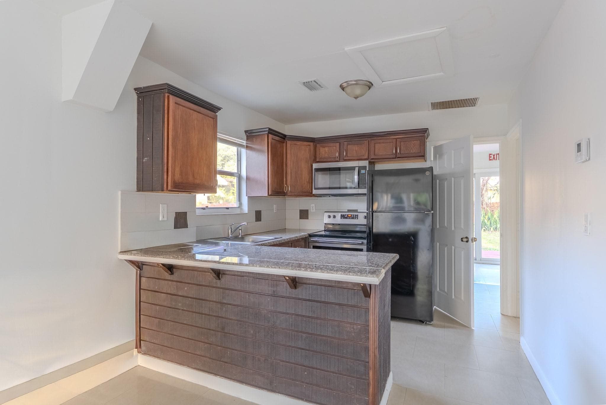 521 S 24th Avenue, Hollywood, FL 33020 — photo 10 of 18
