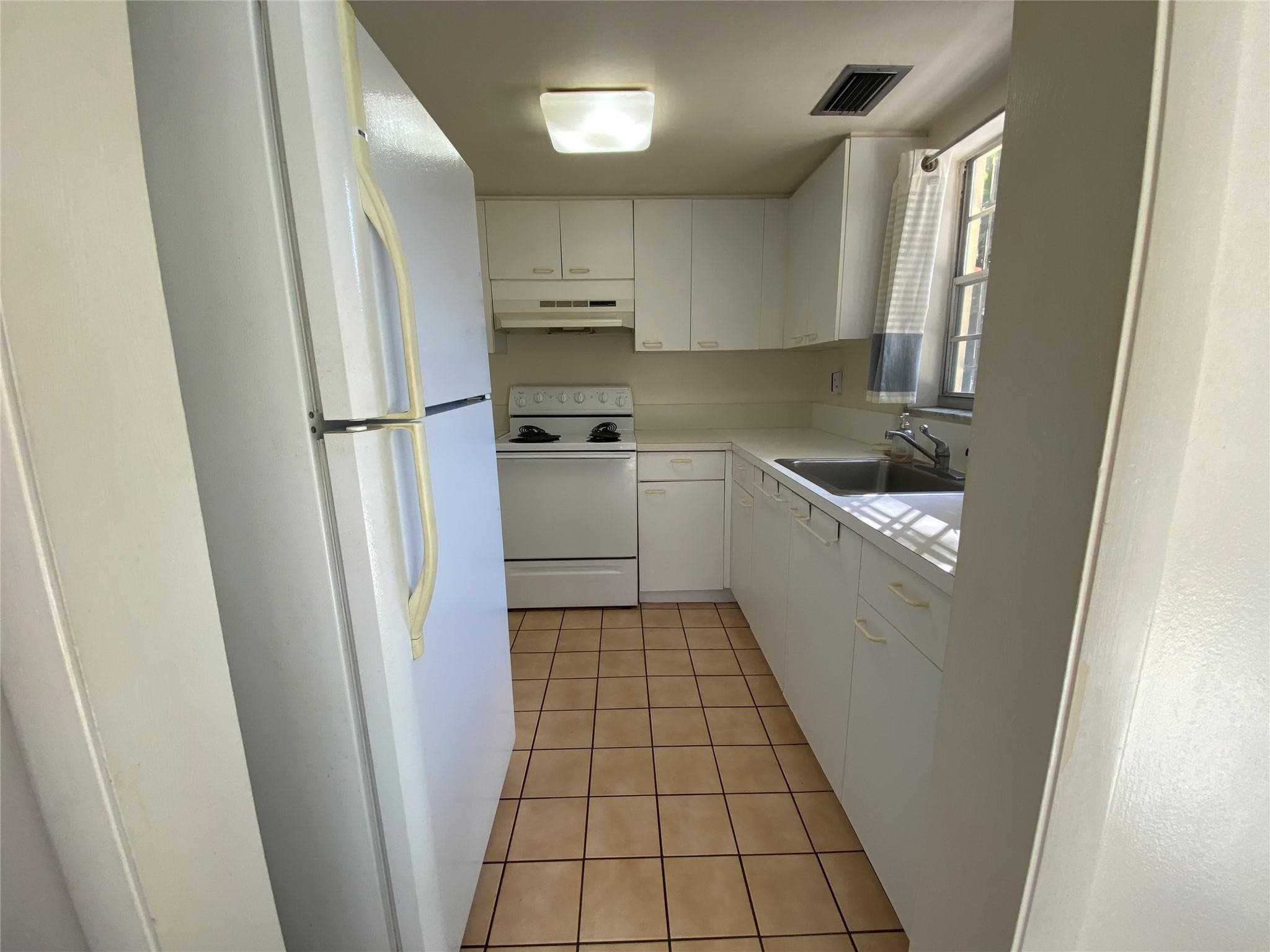 310 SW 11th Court, Fort Lauderdale, FL 33315 — photo 6 of 12