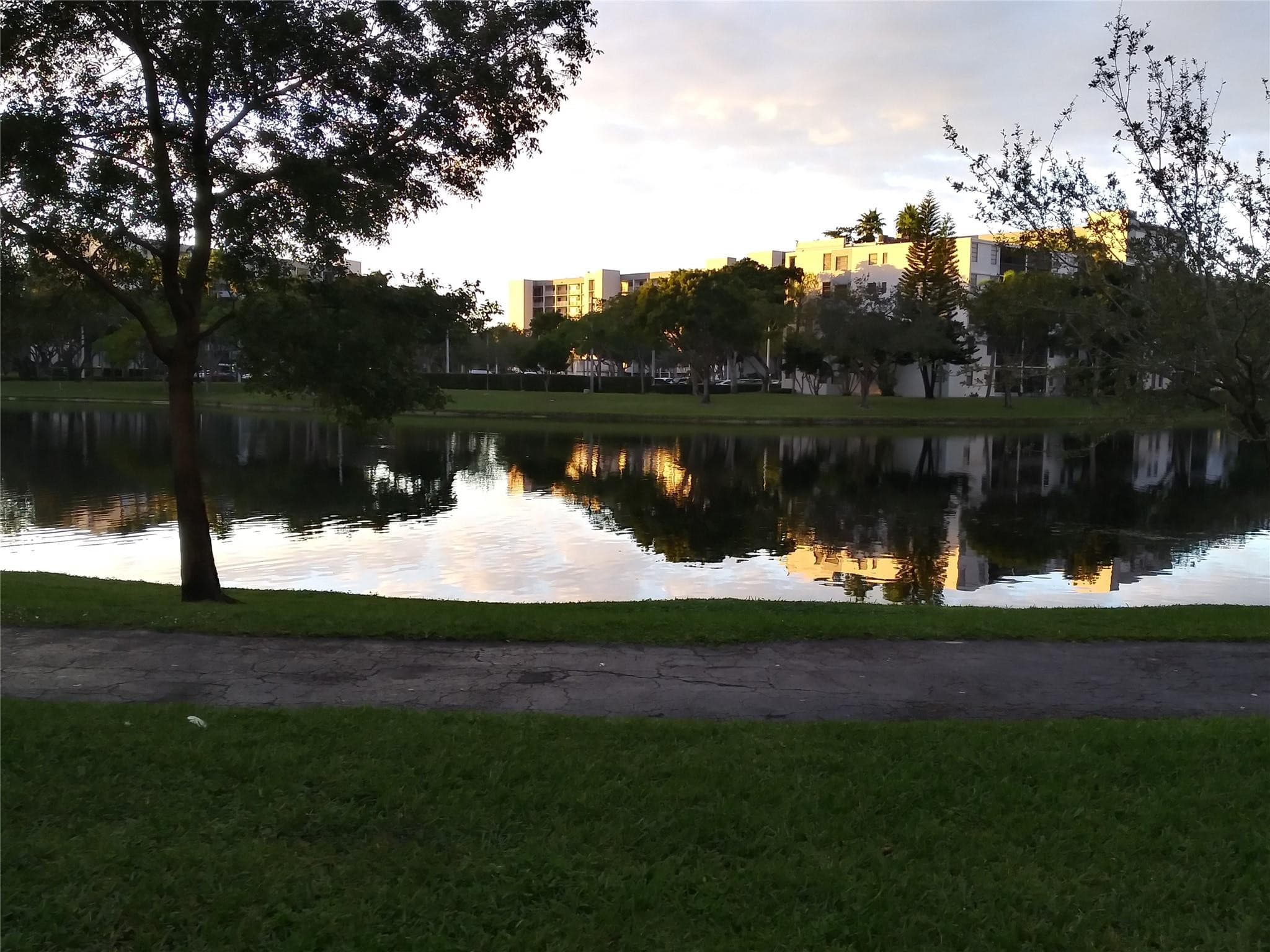 2112 S Cypress Bend Drive 207, Pompano Beach, FL 33069 — photo 4 of 11