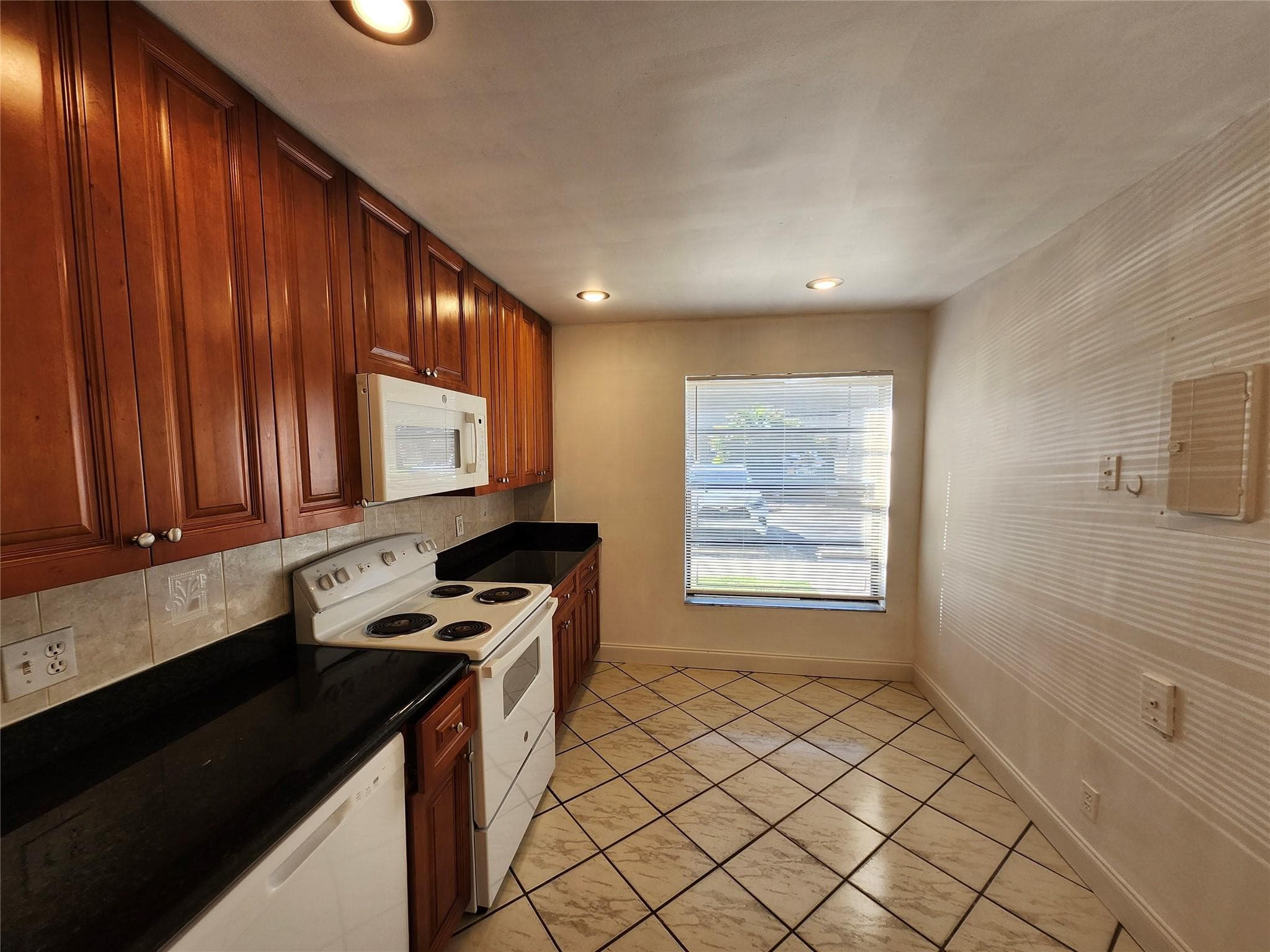 9421 NW 15th Street 234, Pembroke Pines, FL 33024 — photo 10 of 30