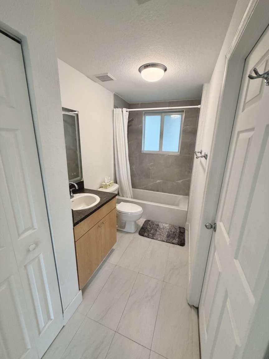7516 NE 1st Avenue 302, Miami, FL 33138 — photo 5 of 11