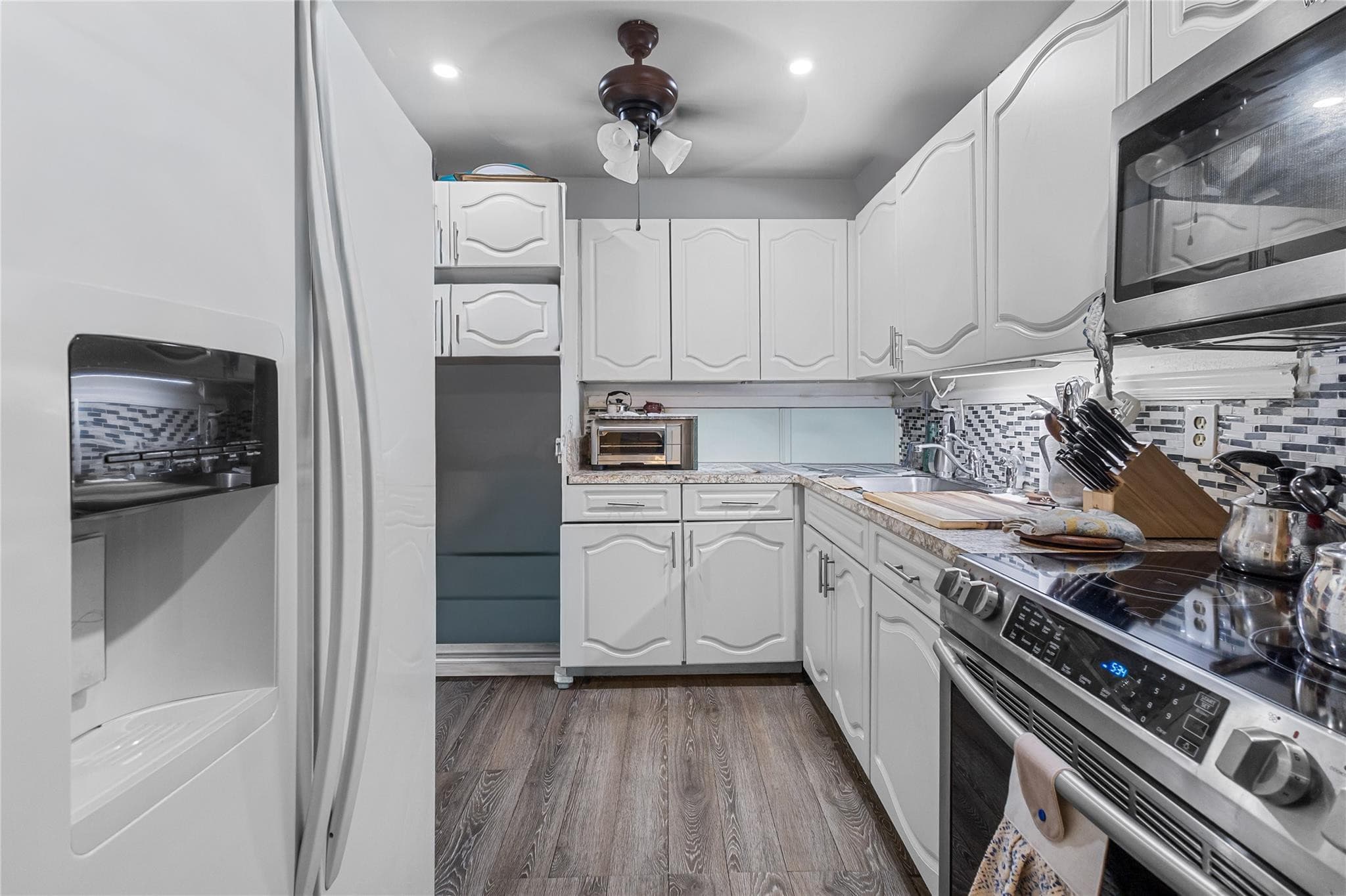 8220 SW 24th Street 4115, North Lauderdale, FL 33068 — photo 1 of 29