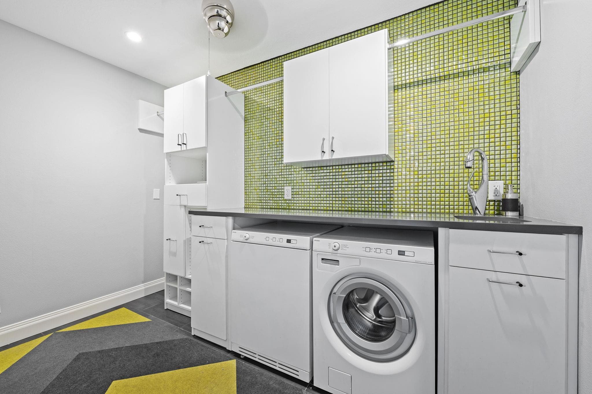 8 Portside Drive 8a, Fort Lauderdale, FL 33316 — photo 13 of 54