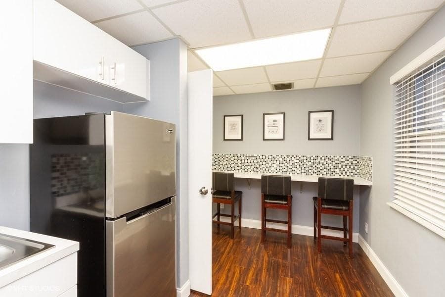 212 SE 8th Street, Fort Lauderdale, FL 33316 — photo 12 of 35