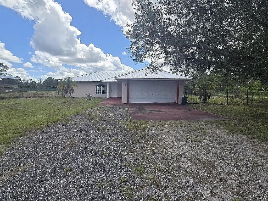 472 Avenida Del Sur, Clewiston, FL 33440 — photo 1 of 1