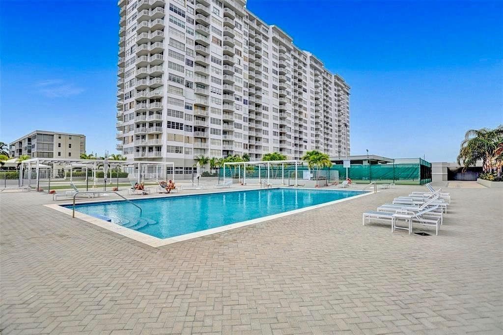 18031 Biscayne Boulevard 1104, Aventura, FL 33160 — photo 21 of 36