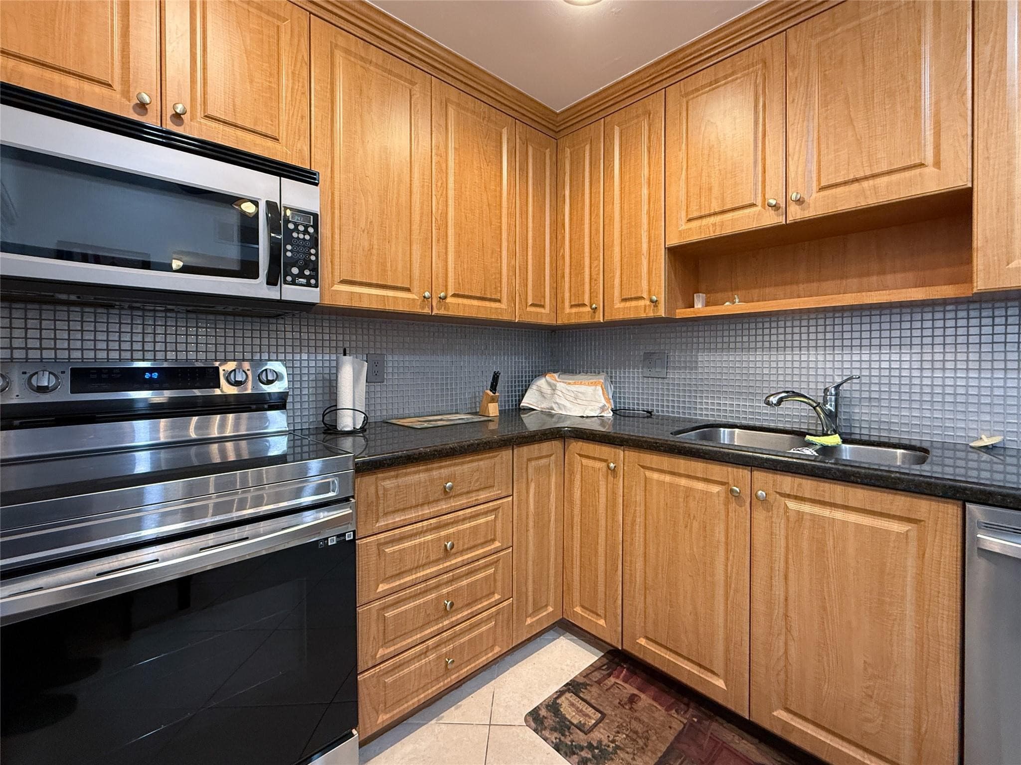 4000 NW 44th Avenue 208, Lauderdale Lakes, FL 33319 — photo 8 of 28