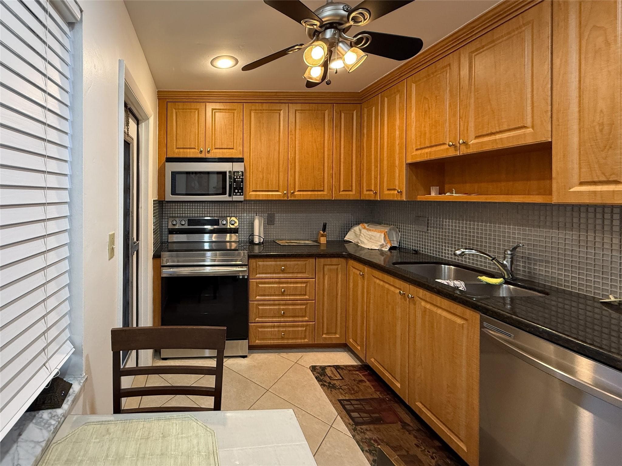 4000 NW 44th Avenue 208, Lauderdale Lakes, FL 33319 — photo 9 of 28