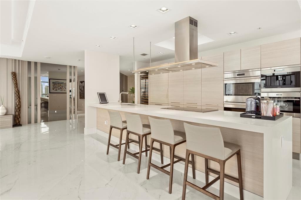 17301 Biscayne Boulevard Ph 7, Aventura, FL 33160 — photo 5 of 70