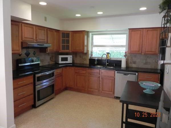 819 N Highland Drive, Hollywood, FL 33021 — photo 7 of 22