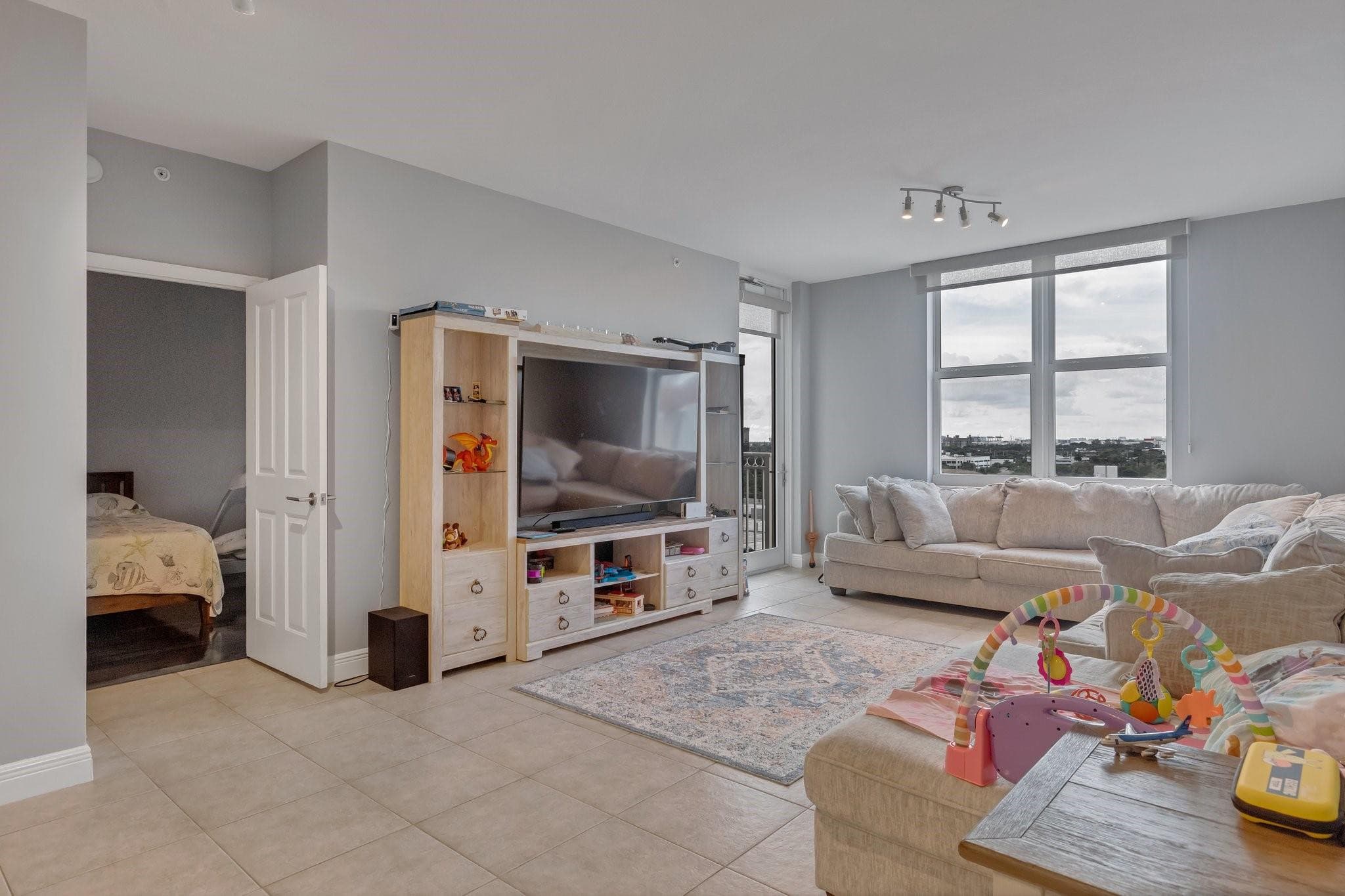 511 SE 5th Avenue 912, Fort Lauderdale, FL 33301 — photo 2 of 17