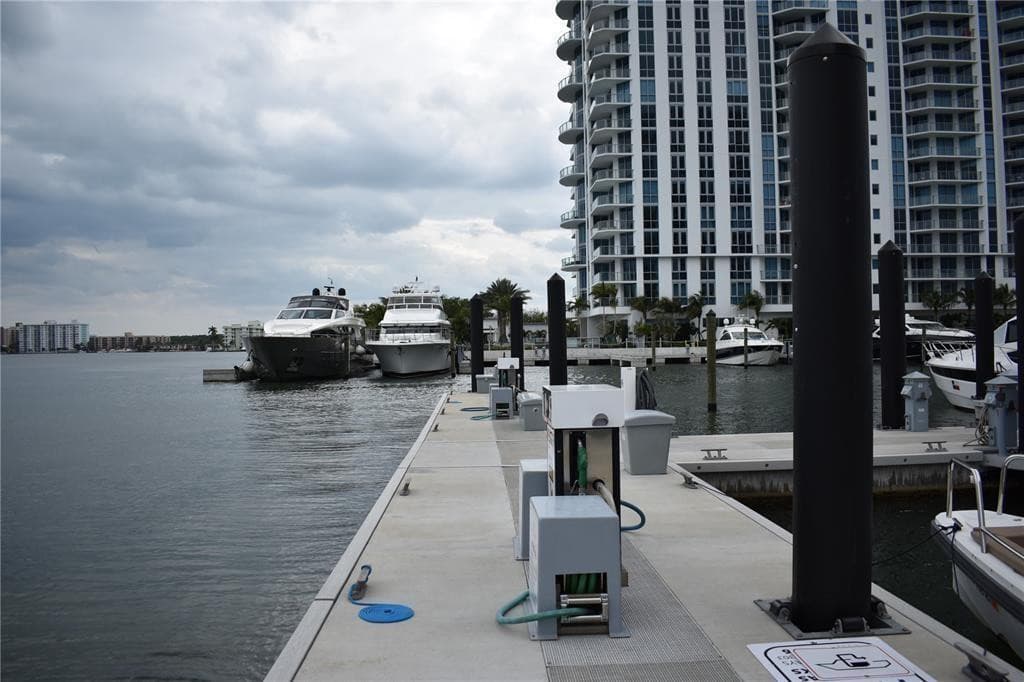 17211 Biscayne Slip #93 Boulevard, North Miami Beach, FL 33160 — photo 8 of 9
