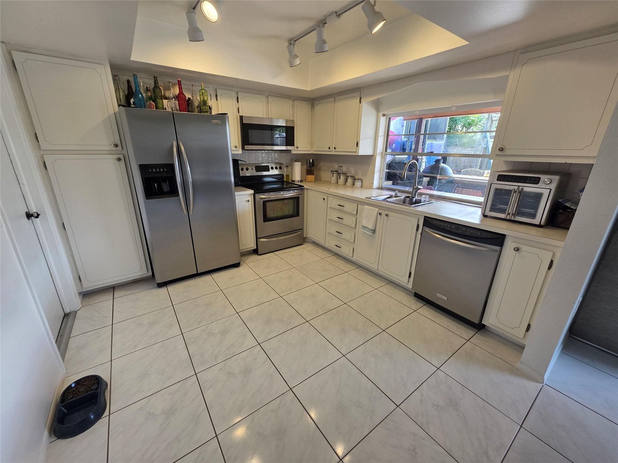 9410 NW 14th Street, Pembroke Pines, FL 33024 — photo 8 of 20