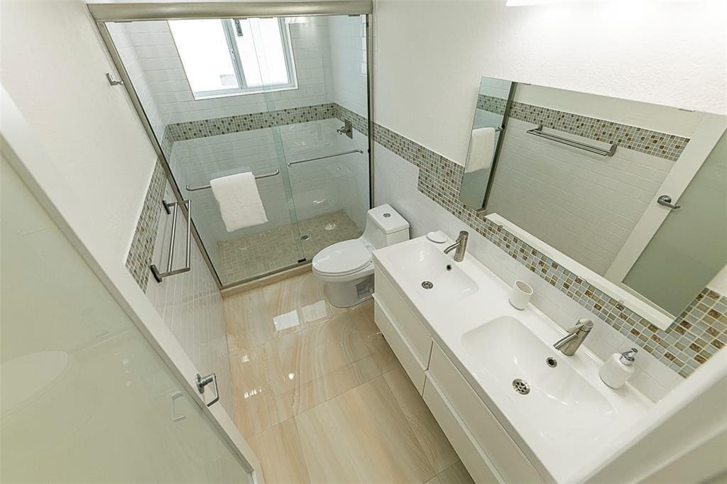 1162 Hayes Street, Hollywood, FL 33019 — photo 7 of 38