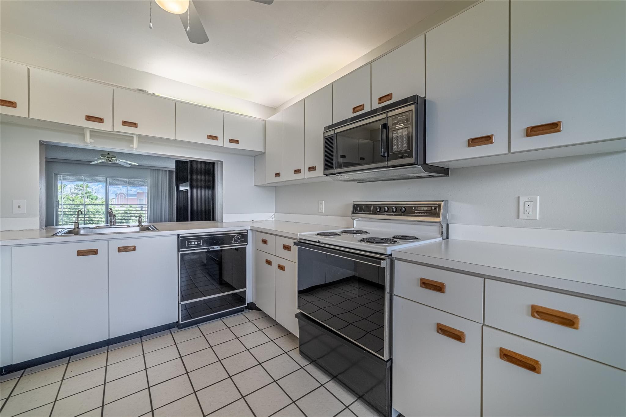 10315 NW 24th Place 407, Sunrise, FL 33322 — photo 5 of 27