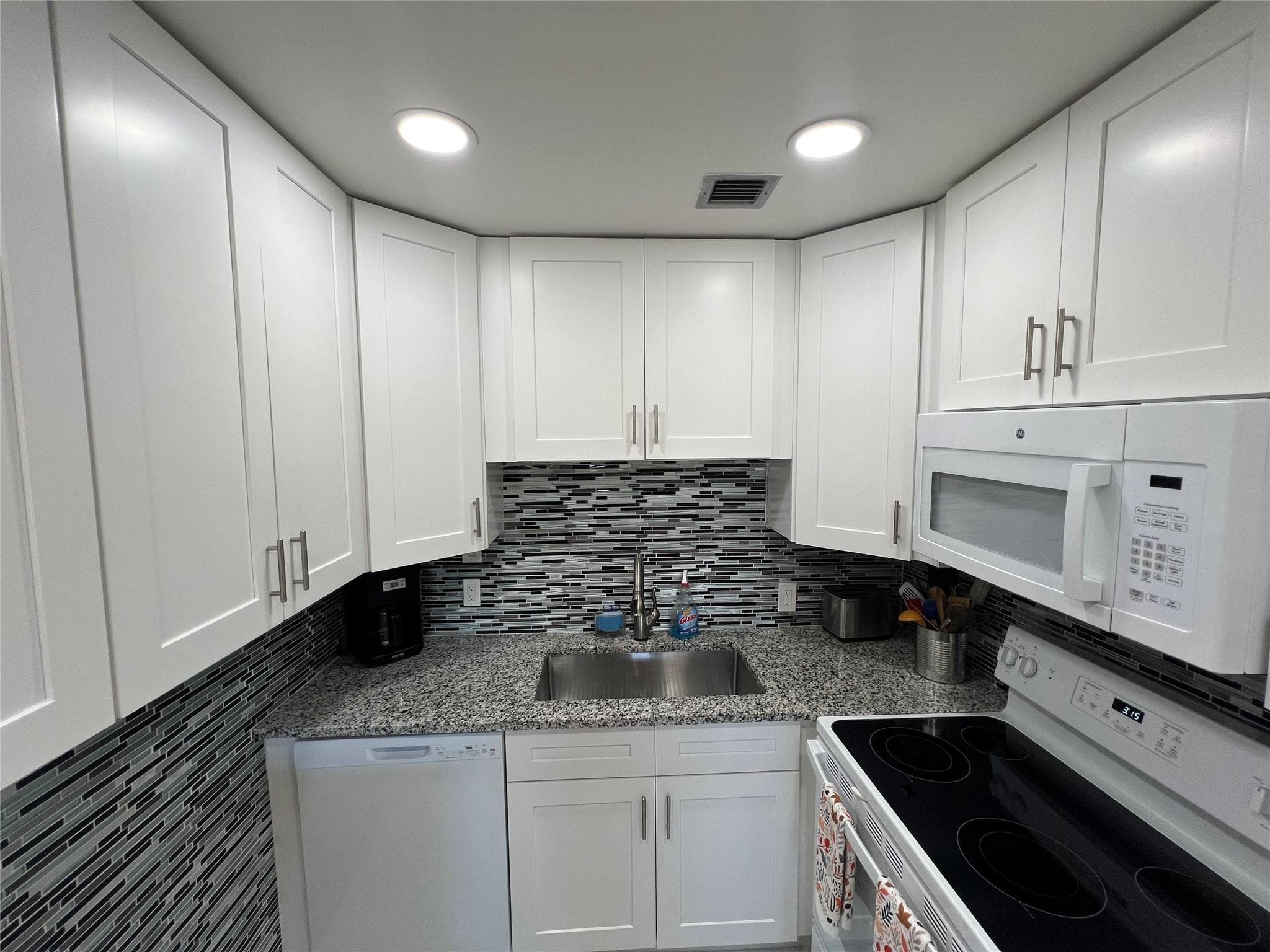 62 Farnham C 62, Deerfield Beach, FL 33442 — photo 1 of 39