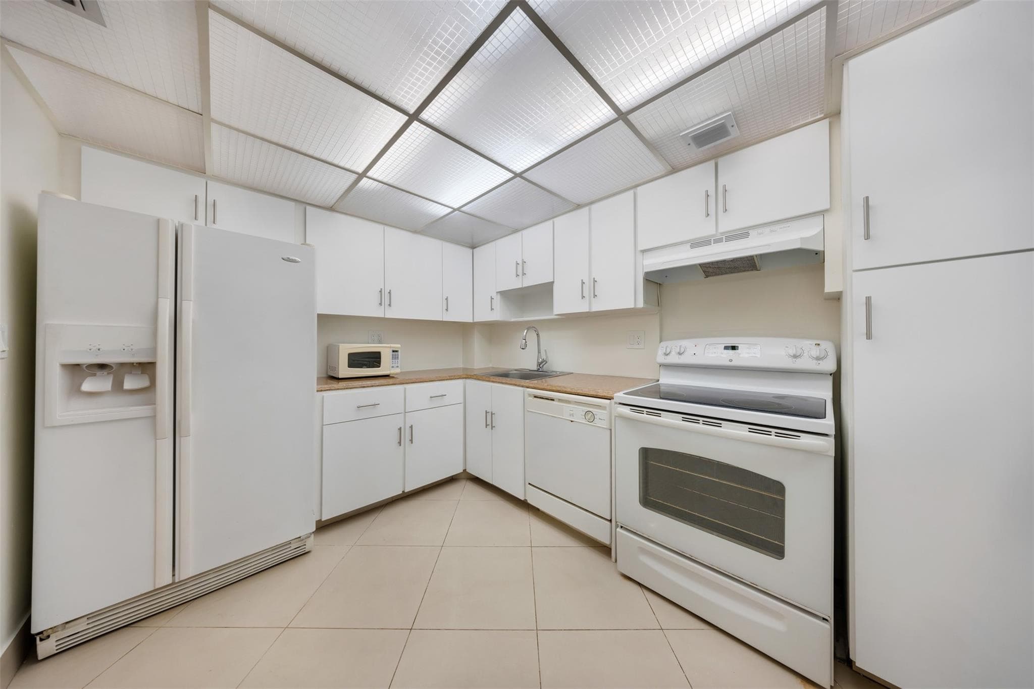 2850 N Palm Aire Drive 104, Pompano Beach, FL 33069 — photo 3 of 23