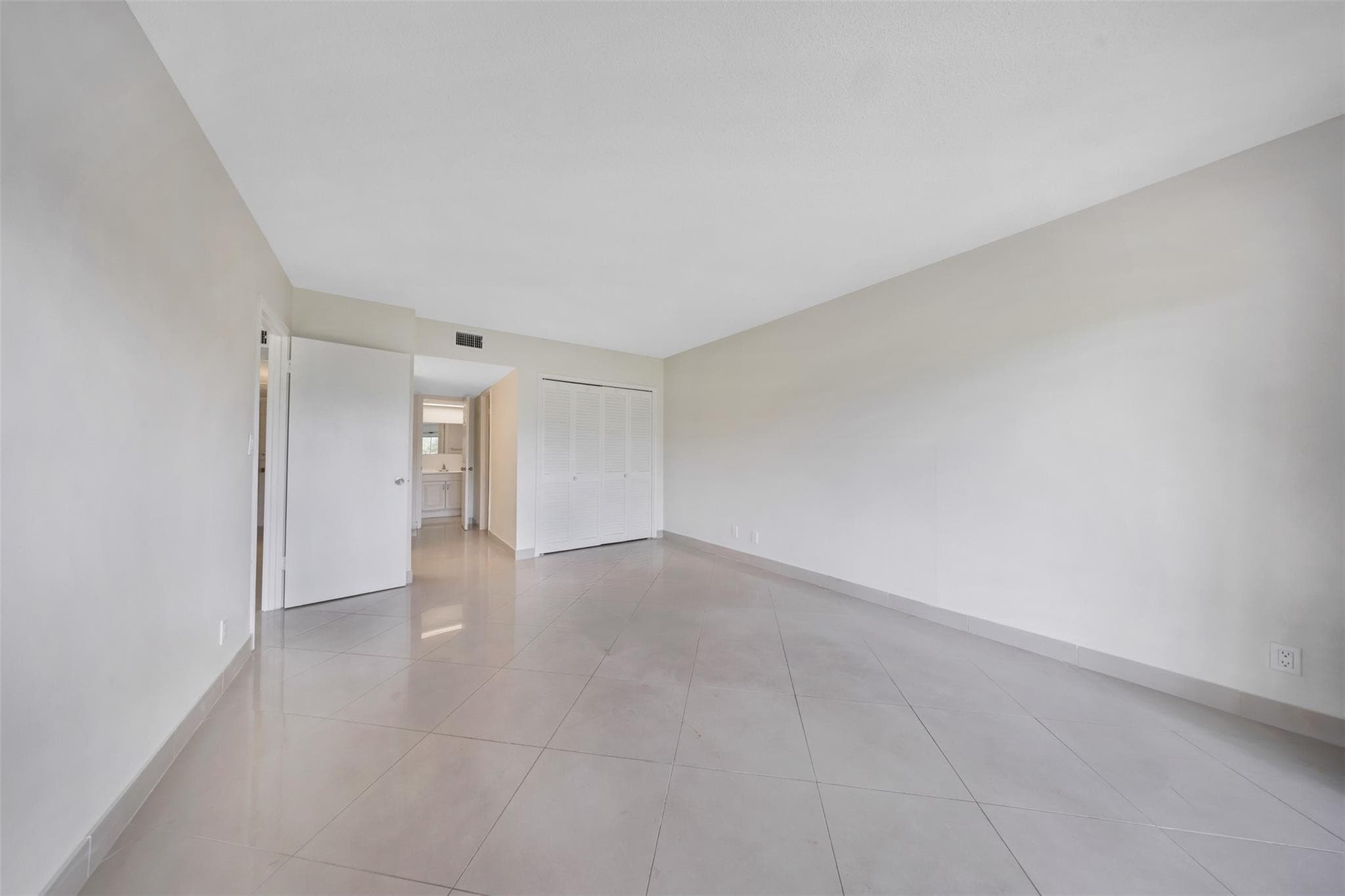 2850 N Palm Aire Drive 104, Pompano Beach, FL 33069 — photo 14 of 23